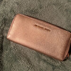 Michael Kors Metallic Rose Gold wallet